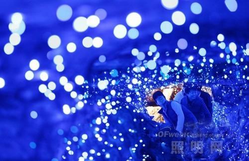 日本2万LED灯温暖钟乳洞如幻境